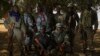 Un groupe de gendarmes maliens près du fleuve Niger dans la ville de Gao, le 28 février 2013.