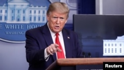 El presidente de EE.UU., Donald Trump, defendió el lunes su labor y la del Equipo Operativo de la Casa Blanca ante la pandemia de coronavirus.