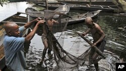 As Nações Unidas estimam que vao ser necessario 30 anos para se ver livre dos prejuizos ambientais do derrame de petróleo no Delta do Níger
