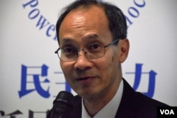 香港大學民意研究計劃總監鍾庭耀。(美國之音湯惠芸)