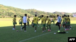 Les joueurs de l'Ethiopian Premier League s’échauffent avant un match, en Ethiopie, le 24 janvier 2013.