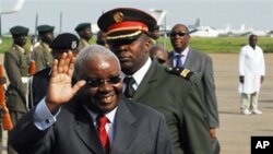 Mais cinco. Armando Guebuza continua no topo da FRELIMO