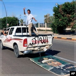 Morte de Kadhafi celebrada na Líbia