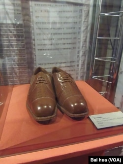 2012年在莫斯科舉辦的一個有關赫魯曉夫的展覽上，展出了這位前蘇聯領導人1960年出席聯合國大會時穿的皮鞋。
