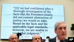 អតីតរដ្ឋអាជ្ញាពិសេសលោក Robert Mueller ធ្វើសក្ខីកម្មពាក់ព័ន្ធនឹងរបាយការណ៍របស់លោកស្តីពីការជ្រៀតជ្រែករបស់រុស្ស៊ី នៅវិមានសភា Capitol Hill ក្នុងរដ្ឋធានីវ៉ាស៊ីនតោន កាលពីថ្ងៃទី២៤​ ខែកក្កដា ឆ្នាំ២០១៩។ 