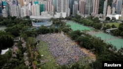 2019年6月9日在香港維多利亞公園，示威群眾要求當局廢除擬議中的把犯人引渡到中國的法案。 