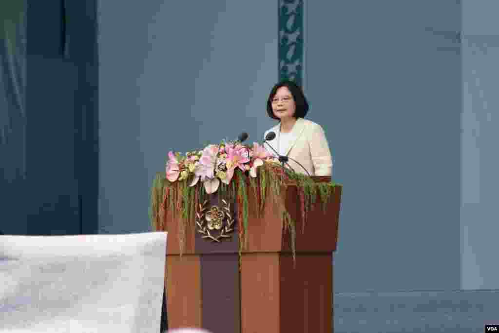  台灣總統蔡英文發表就職演說，2016年5月20日於總統府前典禮台上（美國之音齊勇明攝影） 