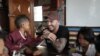 លោក David Beckam ឯក​អគ្គ​រដ្ឋ​ទូត​សុឆន្ទៈ​របស់​អង្គការ​យូនីសេហ្វ​ និង​ជា​តារា​បាល់ទាត់​អង់គ្លេស​ដ៏​ល្បីល្បាញ បាន​ធ្វើ​ដំណើរ​ទស្សនកិច្ច​មក​កាន់ខេត្ត​សៀមរាប ប្រទេស​កម្ពុជា ដើម្បី​ស្វែង​យល់​ពី​កិច្ចការ​របស់​អង្គការ​យូនីសេហ្វ និង​អង្គការ​ជា​ដៃគូ​ផ្សេង​ទៀត​ ក្នុង​ការ​ជួយ​កុមារ​នៅ​កម្ពុជា ដែល​រងគ្រោះ​ដោយ​សារ​អំពើ​ហិង្សា​ខាង​ផ្លូវ​ចិត្ត ផ្លូវ​ភេទ និង​រូបរាង​កាយ និង​ក្នុងការ​ជួយ​កុមារ​ដែល​ងាយ​នឹង​រង​គ្រោះ​ដោយ​សារ​គ្រោះថ្នាក់​ផ្សេងៗ។ (រូបថត៖ Unicef/2015/Irby)