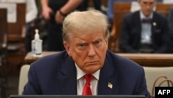 Архівне фото: колишній президент США Дональд Трамп в суді Нью-Йорка 4 жовтня 2023 року