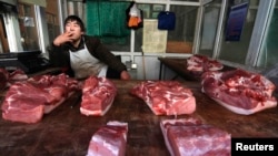 山西長治一個菜市場豬肉攤位（2008年3月）