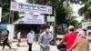 ពលរដ្ឋ​រស់នៅ​ក្នុង​សង្កាត់​ច្បារអំពៅ បាន​មក​ចាក់​វ៉ាក់សាំង​បង្ការ​កូវីដ ដូស​ទី ៣ នៅ​មន្ទីរពេទ្យ​បង្អែក​ច្បារអំពៅ ក្នុង​រាជធានី​ភ្នំពេញ កាលពី​ថ្ងៃ​ទី ១៤ ខែតុលា ឆ្នាំ ២០២១។ (ធីតា វីន/វីអូអេ)