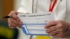 Le Parti démocrate a expliqué vouloir s'assurer de la fiabilité des résultats avant de les publier, évoquant des "incohérences" dans leur compilation.