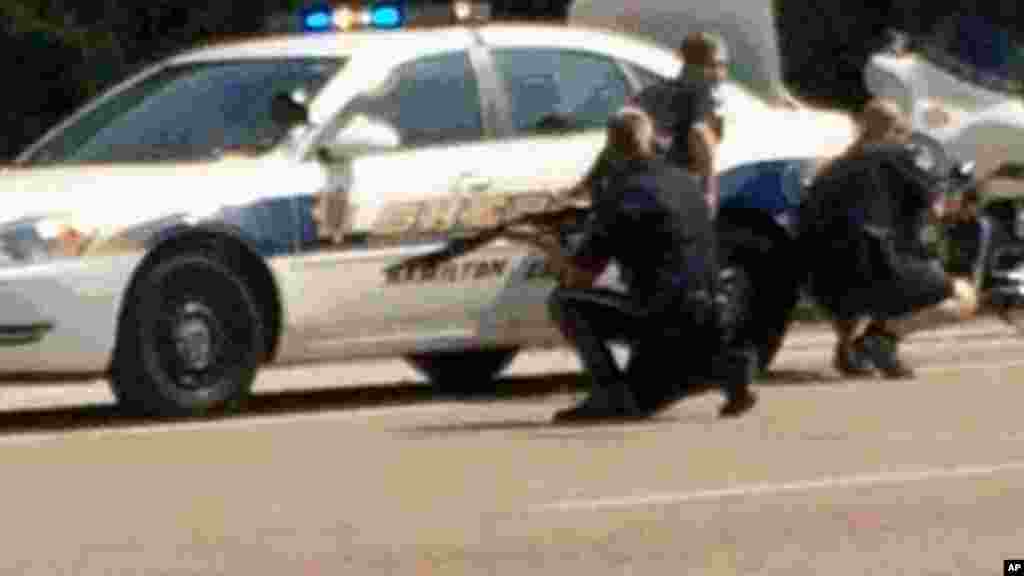 Des policiers se déploient après une fusillade à Chattanooga, Tennessee, le 16 juillet 2015.