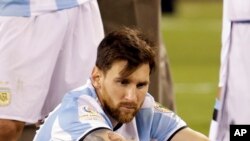 Lionel Messi - ""Perdre des finales fait partie du sport, mais te perdre toi, c'est la défaite la plus douloureuse de toutes", a écrit un supporter sur Twitter