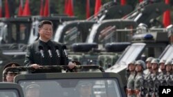 中國國家主席習近平於2017年6月30日在香港石崗營地視察中國人民解放軍駐香港部隊。