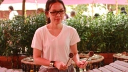 បទសម្ភាសន៍ VOA៖ យុវតី​ខ្មែរ​បង្កើត​កម្មវិធី​ទូរស័ព្ទ​ដើម្បី​សម្រួល​ការ​ប្រើ​រថយន្ត​ក្រុង​សាធារណៈ