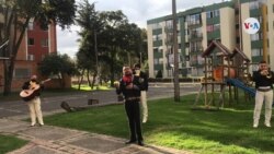 Mariachis cantan en las calles en Bogotá para sobrevivir, en medio de la pandemia de la COVID-19, que los dejó sin trabajo.