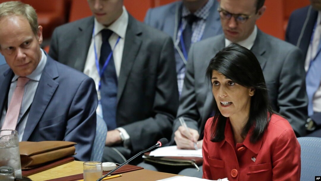 La embajadora de EE.UU. ante la ONU, Nikki Haley, habla durante la sesión de emergencia del Consejo de Seguridad sobre el lanzamiento de un misil intercontinental balístico por parte de Corea del Norte. Julio 5 de 2017.