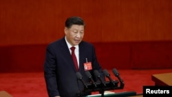 中共領導人習近平在北京人大會堂召開的中共二十大開幕式上講話。（2022年10月16日）