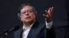 ARCHIVO - El presidente colombiano Gustavo Petro habla durante un evento con negociadores de paz del gobierno de Colombia y los rebeldes del Ejército de Liberación Nacional (ELN), en Bogotá, Colombia, el 3 de agosto de 2023.