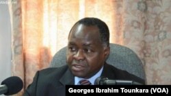 Hubert Oulaye, ancien ministre ivoirien, accusé de complicité d'assassinat dans le cadre de la mort de sept Casques bleus et huit civils en 2012, sur une photo prise le 10 juin 2017 à Abidjan. (VOA/Georges Ibrahim Tounkara)