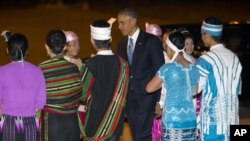 Le président Barack Obama à son arrivée à Nay Pyi Taw, capitale du Myanmar (AP)