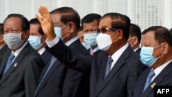 Cambodia's Prime Minister Hun Sen waves during King Norodom Sihamoni's departure to China for a health check-up at Phnom Penh International Airport in Phnom Penh on October 6, 2020. (Photo by TANG CHHIN Sothy/AFP)