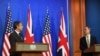 Sekretari amerikan i Shtetit Antony Blinken dhe Sekretari i Jashtëm britanik Dominic Raab gjatë një konference të përbashkët për shtyp në Londër (3 maj 2021, Chris J Ratcliffe/Pool via REUTERS)