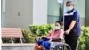 Mantan ibu negara Ani Yudhoyono saat diperbolehkan beraktivitas di luar ruangan di Singapura (Courtesy: Instagram @aniyudhoyono).
