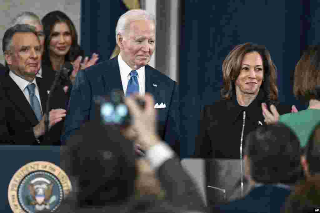 ប្រធានាធិបតី Joe Biden និងអនុប្រធានាធិបតីអ្នកស្រី Kamala Harris បានមកដល់ក្នុងពិធីស្បថចូលកាន់តំណែងប្រធានាធិបតីលើកទី៦០នៅវិមានសភាកាលពីថ្ងៃទី២០ មករា ឆ្នាំ២០២៥។