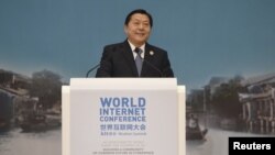 2015年12月18日,中國互聯網信息辦公室主任、主管中國互聯網審查的中宣部原副部長魯煒在烏鎮舉行的世界互聯網大會上講話。
