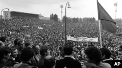 Više od 50.000 radnika i studenata na demonstracijama u Parizu 27. maj 1968. 
