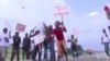 Marche de l'opposition dispersée par la police contre le référendum constitutionnel en Côte d'Ivoire (vidéo)
