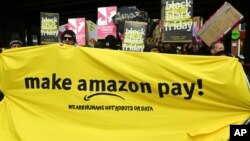 Une manifestation contre Amazon, à Berlin en Allemagne, le 24 novembre 2017.