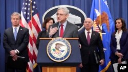 លោក Merrick Garland រដ្ឋមន្ត្រី​ក្រសួង​យុត្តិធម៌​អាមេរិកថ្លែងទៅកាន់​អ្នក​សារព័ត៌មាន​កាលពីថ្ងៃទី០៦ ធ្នូឆ្នាំ២០២៣។