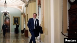 រូប​ឯកសារ៖ រូបភាព​នេះ​គឺ​លោក Jeff Flake អតីត​សមាជិក​ព្រឹទ្ធសភា។ 