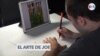Artista con autismo comercializa sus obras por internet