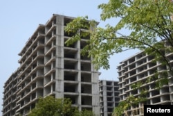 中國房地產企業佳登寶公司在廣西桂林的一處沒有完工的住宅樓建築工地。（2022年9月17日）