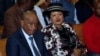 Thomas Thabane, à gauche, et sa femme Maesaiah, au tribunal de Maseru, au Lesotho, le 24 février 2020. (AP Photo) 