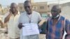 Des réfugiés mauritaniens à Guinaw Rails dans la banlieue de Dakar, au Sénégal, le 23 juin 2021. (VOA/Seydina Aba Gueye)
