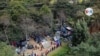 Algunos migrantes permanecen en campamentos improvisados, mientras consiguen el dinero para los pasajes y la autorización que les permita regresar a su país.