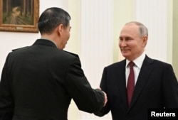 俄羅斯總統普京在莫斯科會見到訪的中國防長李尚福。（2023年4月16日）