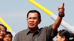 រូបឯកសារ៖ លោក​នាយក​រដ្ឋមន្រ្តី ហ៊ុន សែន ក្នុងពេល​ថ្លែង​សុន្ទរកថា​មួយ​កាលពី​ខែមករា​ឆ្នាំ២០១៥។ 