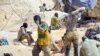 Des creuseurs dans une mine d'or clandestine dans le village de Nobsin, à 10 km de la ville de Mogtedo, dans la région de Ganzourgou, Burkina Faso, 20 février 2014.