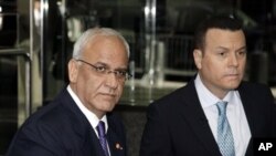 Saeb Erakat, à gauche, numero deux de l'exécutif palestinien, le 19 septembre 2011à New York. 