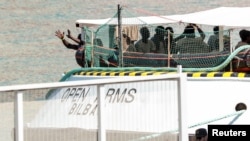 Un bateau transportant des migrants près de Barcelone, le 4 juillet 2018.