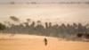 Jeune fille dans le désert du Sahel au Tchad le 20 avril 2012.