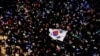 9일 한국 집권 여당인 '국민의 힘' 당사 앞에서 윤석열 대통령의 탄핵을 촉구하는 집회가 열렸다. 