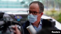 世衛組織丹麥籍新冠病毒武漢溯源專家組組長彼得·本·恩巴雷克(Peter Ben Embarek)在武漢機場。（2021年2月10日）