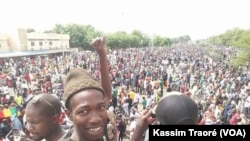 Une marée de manifestants à Bamako pour réclamer des élections "transparentes" à Bamako, Mali, 8 juin 2018. (VOA/Kassim Traoré)